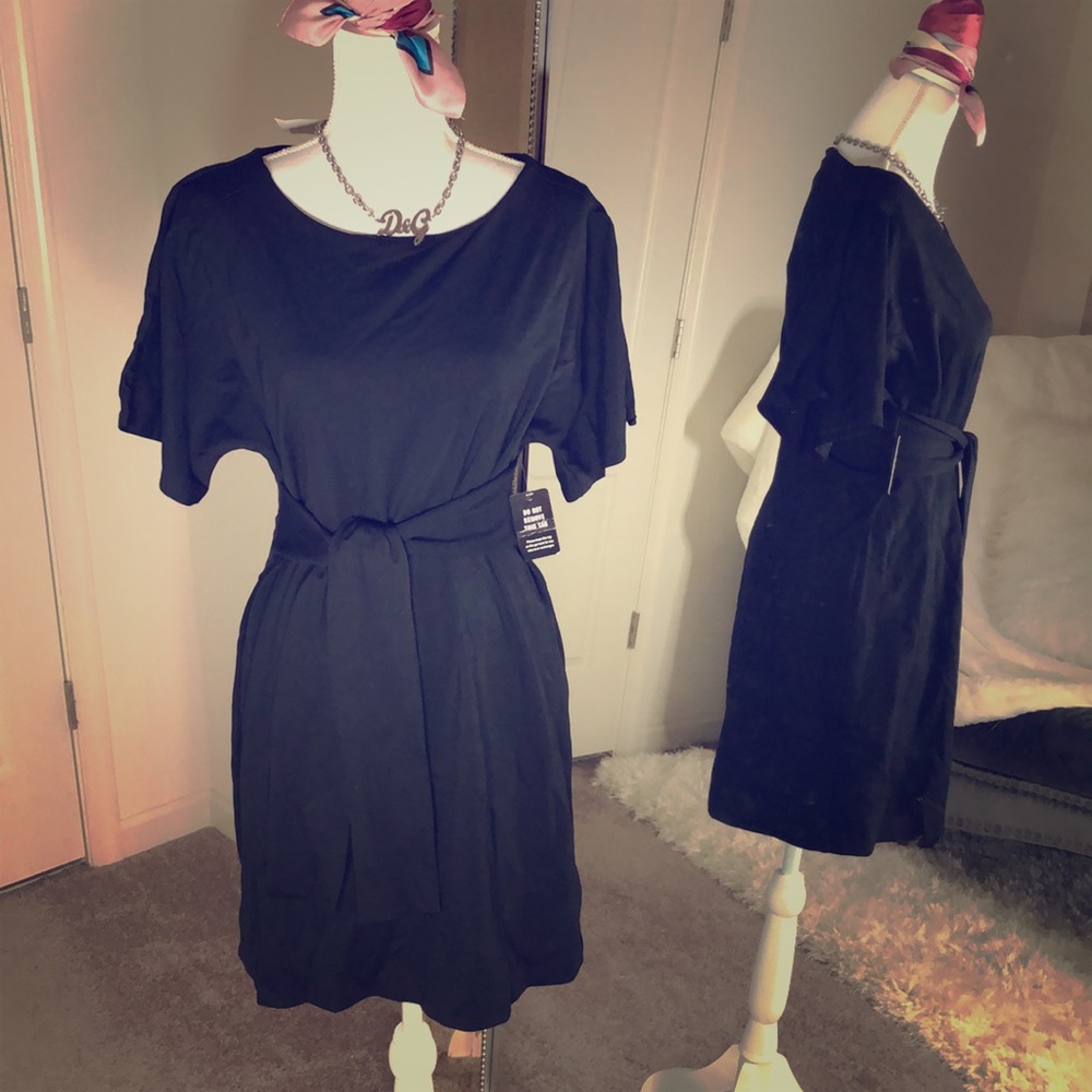 Black Tie Front Dress Size Medium NWT🛍